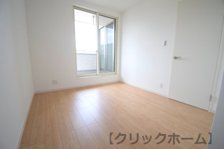 【洋室】 | 呉市焼山中央5丁目【太陽光発電設置】全2区画　NO1 | 2階　洋室×3　収納付きでお部屋がスッキリ広く使えます。　
