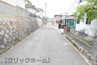 【前面道路含む現地写真】 | 呉市焼山中央5丁目【太陽光発電設置】全2区画　NO1 | 前面道路5ｍ