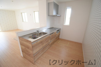 【キッチン】 | 呉市焼山中央5丁目【太陽光発電設置】全2区画　NO1 | 安心安全オール電化のエコ住宅☆火を使わないIHクッキングヒーター
☆凹凸がないのでお掃除もラク☆
