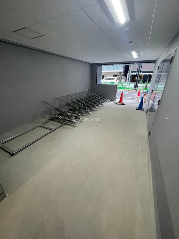 プレサンス堺筋本町エグゼブランの駐車場