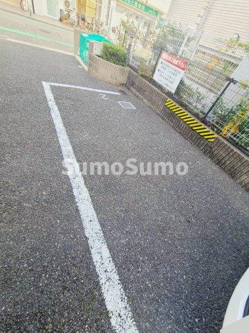 レオパレススプルース鳴尾の駐車場