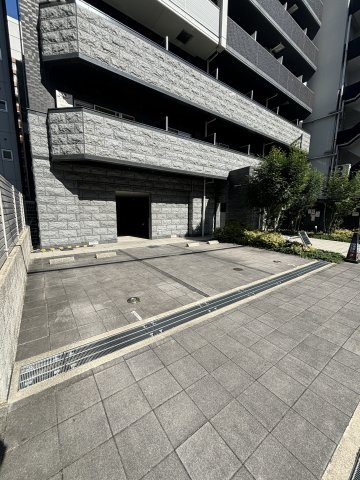 プレサンス北浜パレスの駐車場