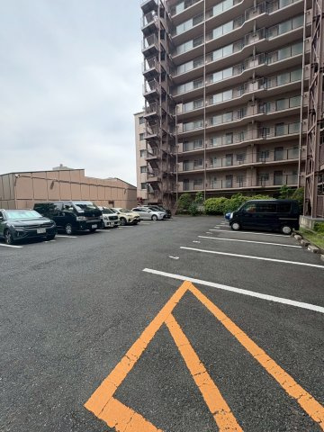 ルネ須磨の駐車場|車をお持ちの方に嬉しい駐車場付きの物件です