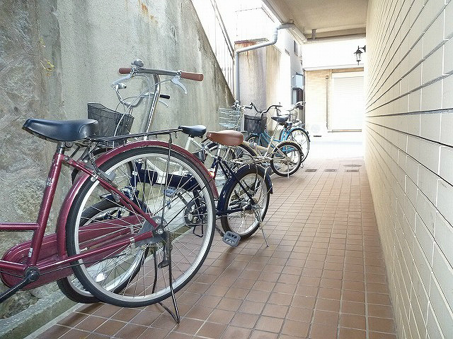 ルパレ旗塚の外観|駐輪場
