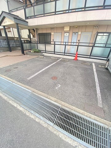 ルビーコートの駐車場