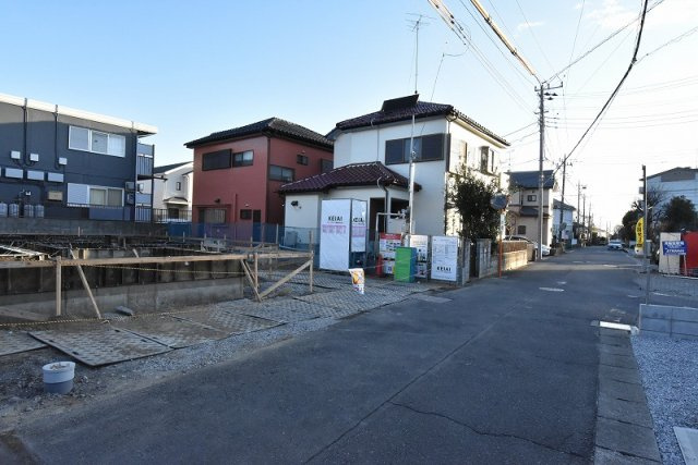 【前面道路含む現地写真】 | 鴻巣市宮前　新築一戸建て（平屋）