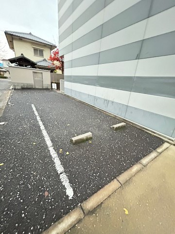 レオパレスラ　フォレの駐車場