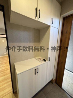 【玄関】 | 神戸市垂水区星陵台7丁目　新築戸建　仲介手数料無料！ | 落ち着いた玄関です