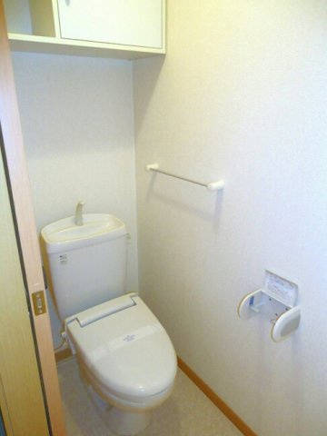 ストラーレ　牛川のトイレ|ゆったりとした空間のトイレです