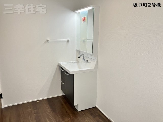 碧南市坂口町の脱衣所|広い洗面室。収納棚が置けるスペースがあります♪