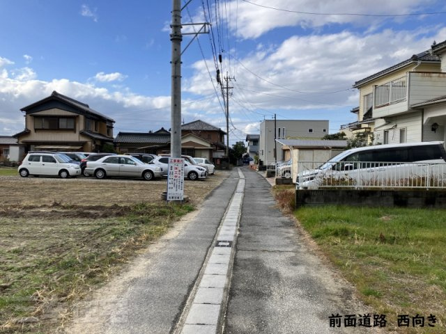 碧南市坂口町の前面道路含む現地写真|前面道路　西向き