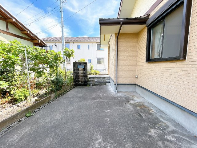 中古戸建　羽島市江吉良町　平成17年築の駐車場