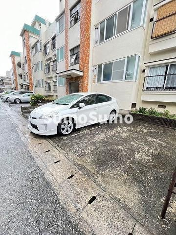 レオーネマンションの駐車場