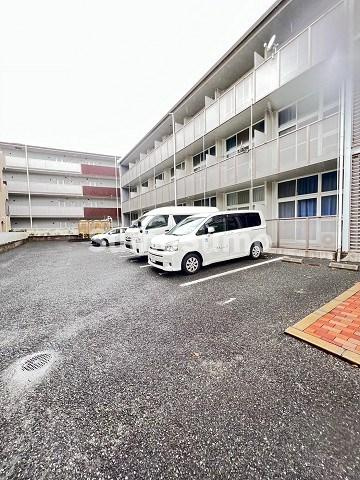 レオパレスMARUYAの駐車場