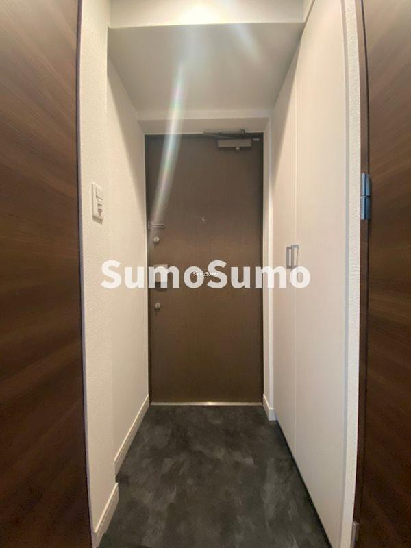 レオンコンフォート難波ノワールの玄関
