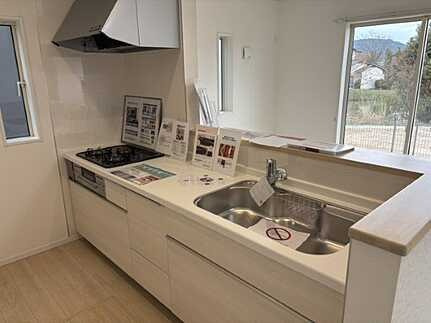 東広島市八本松飯田４丁目　新築一戸建て(全4棟)の前面道路含む現地写真