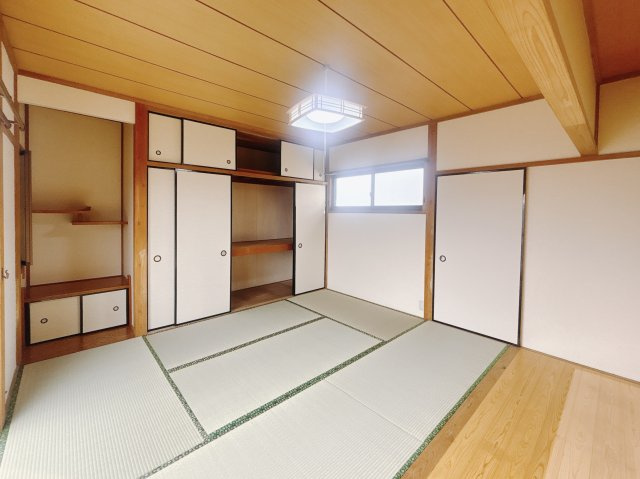 【中古戸建】足利市百頭町の和室|■2階和室｜和室｜和室でしか味わえない畳ならではの香りや素材で和のやすらぎを感じてください♪休日はお子様とお昼寝するのにも最適です！