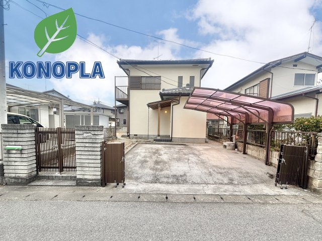 【中古戸建】足利市百頭町の外観|■外観｜カーポート付の駐車スペースで愛車も守られます♪
