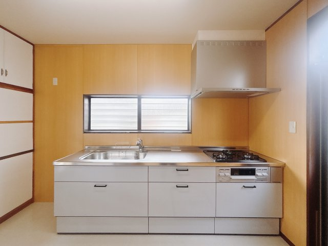 【中古戸建】足利市百頭町のキッチン|■キッチン｜全スライド式収納キッチン♪お皿や鍋の出し入れもラクラクです（＾＾）！