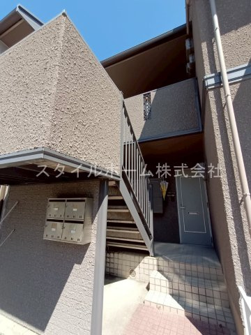 ユトリロ新栄 A棟のエントランス