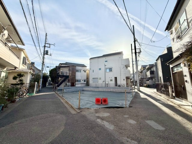 文京区千駄木5丁目　建築条件無し売地　残2区画の前面道路含む現地写真|2026.1.31撮影

現地ご見学希望・資料請求などお気軽にお問い合わせ下さい！
03-5990-5201