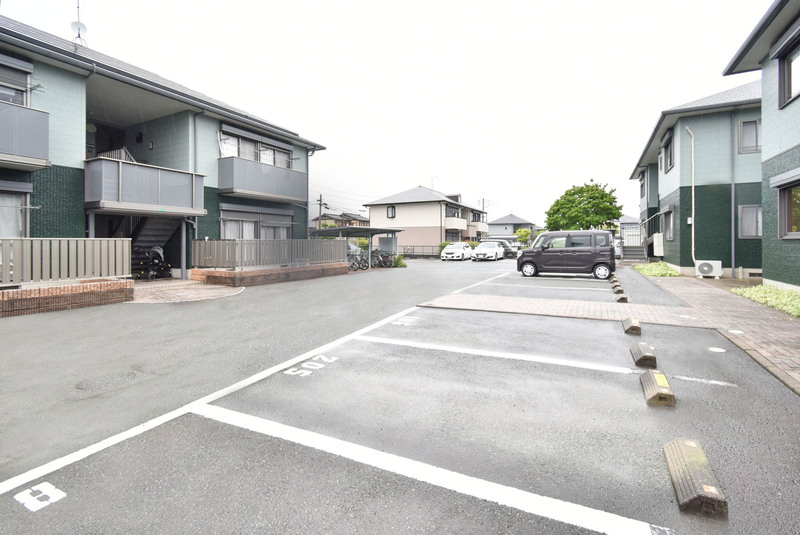 フォンテーヌ宮ノ陣ⅢCの駐車場