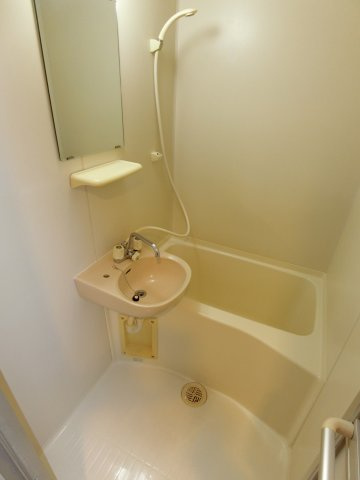 【浴室】 | ヴェルテ奥西Ⅱ | 清潔感のあるバスルーム。