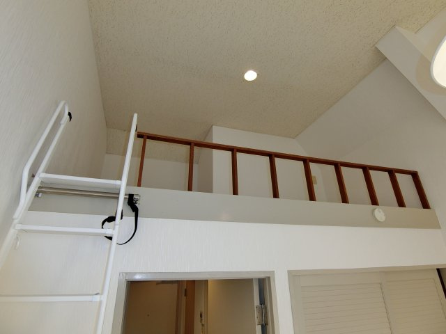 【内装】 | ヴェルテ奥西Ⅱ | 上部にロフトあり。