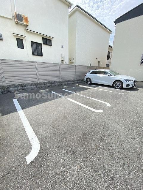 ローレルパークの駐車場|駐車場があります