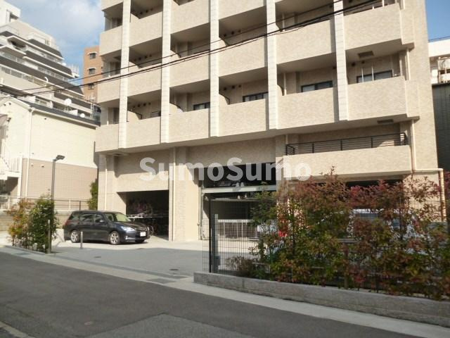 レジュールアッシュ神戸元町の駐車場