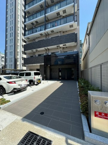 ワールドアイ神戸WESTの駐車場