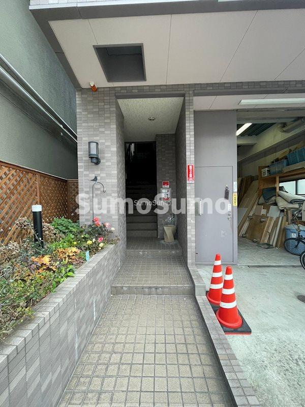 ベラローサのエントランス|建物の内部です