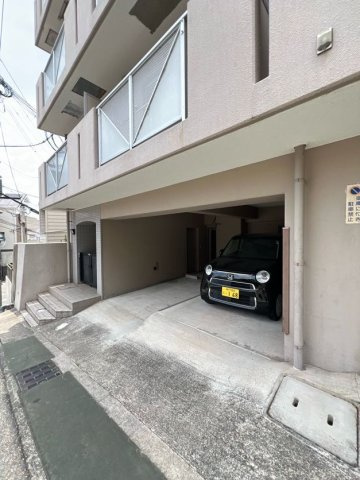 ロイヤルコート六甲桜ヶ丘の駐車場