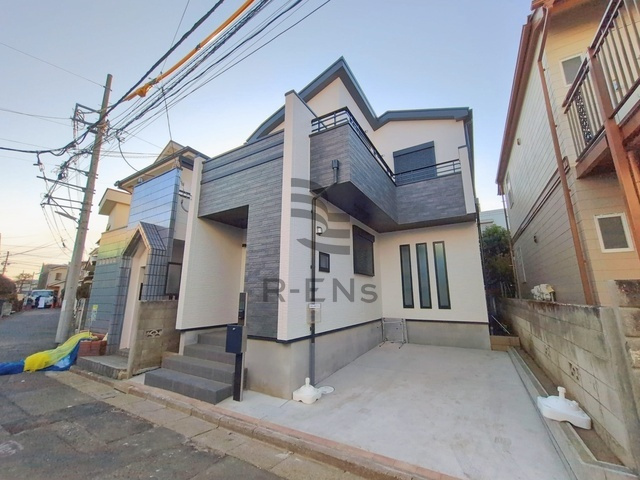 【外観】 | 練馬区下石神井２丁目　新築戸建て | 落ち着いた街並みに溶け込みつつ、上品な存在感を放つ外観