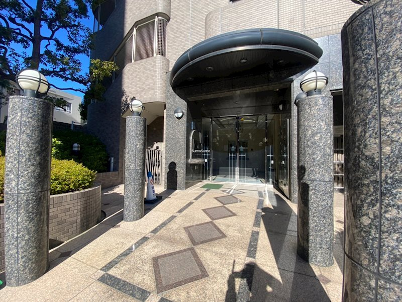ロジュマン浪速のエントランス|落ち着いたエントランスです