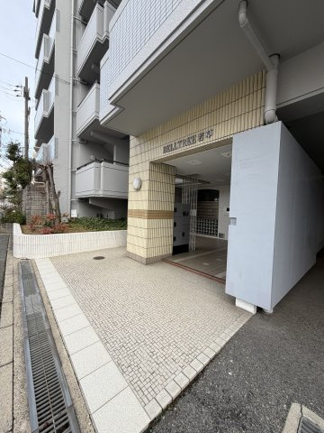 ベルトゥリー若草のエントランス