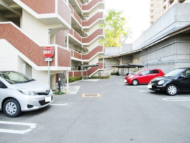 ベルフィオーレの駐車場