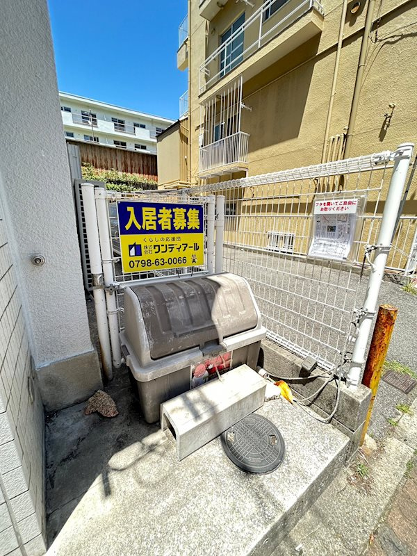 ロイヤルマロンハイツの外観