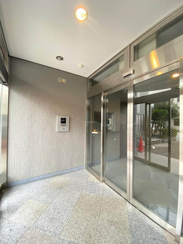 プレサンス西心斎橋のエントランス