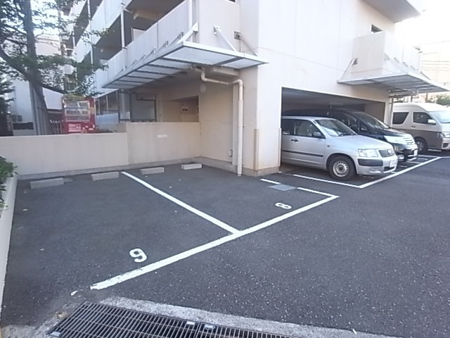 ロワジール山手の駐車場|駐車場完備です