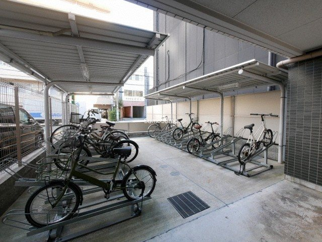 プレサンス谷町リーベの駐車場