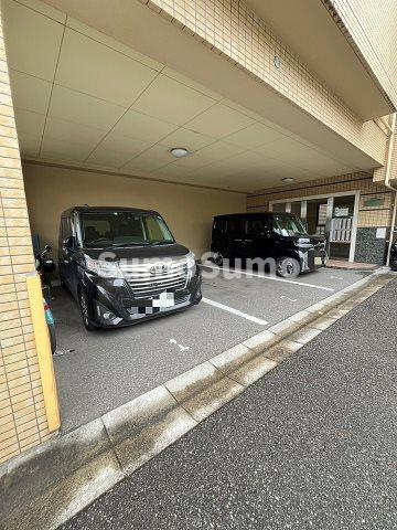 ペニーレーン西宮の駐車場