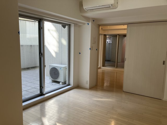 プラウドフラット神楽坂の居間・リビング