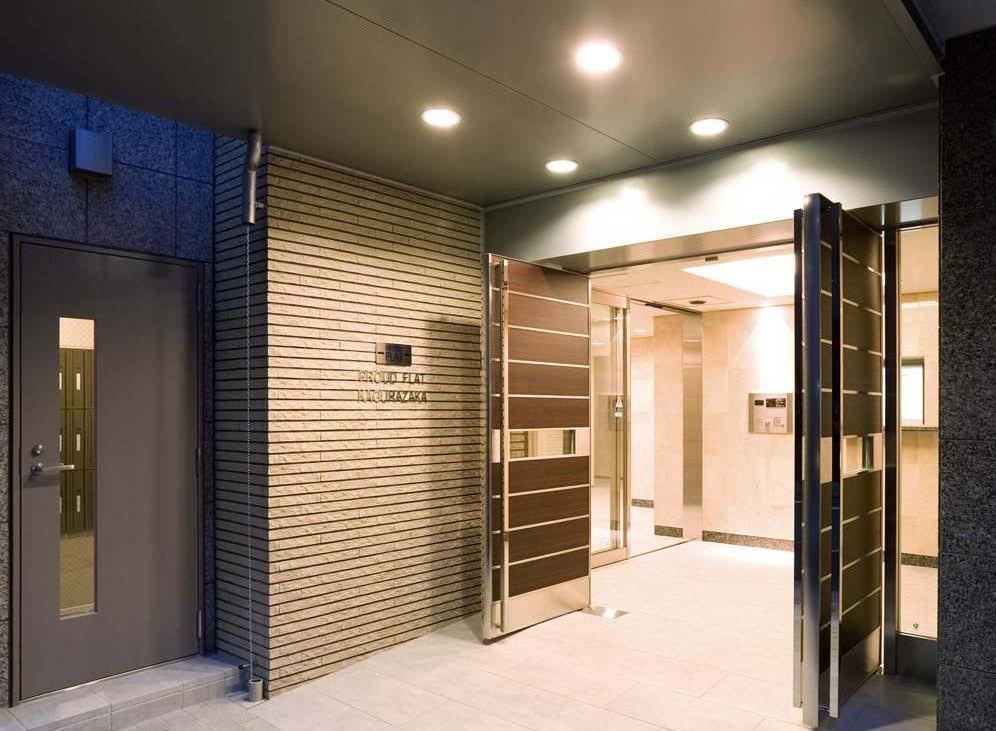 プラウドフラット神楽坂のエントランス