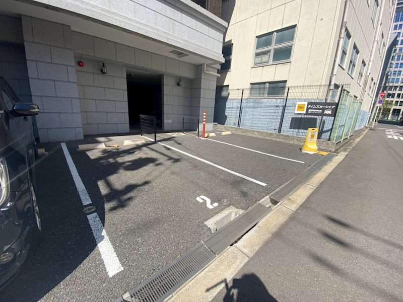 レジュールアッシュ心斎橋ヴィータの駐車場