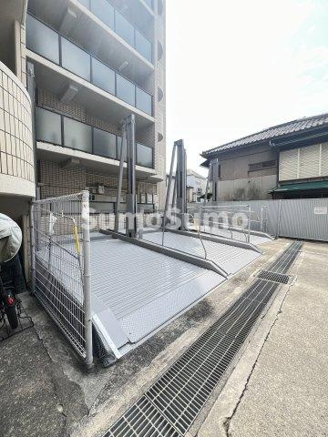 ロマンツェ東灘の駐車場