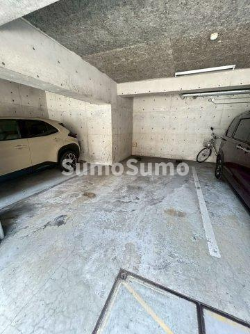 ベルデフラッツ阿波座の駐車場|車をお持ちの方に嬉しい駐車場付きの物件です