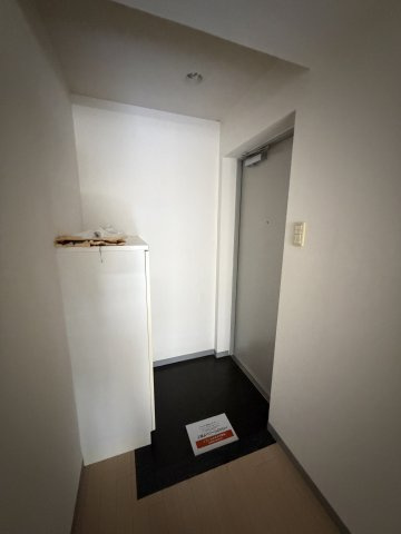ロイスグラン神戸下沢通の玄関