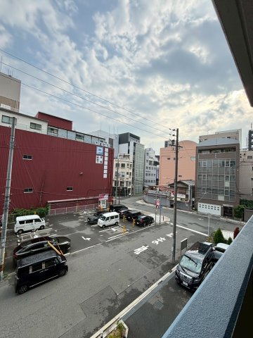 プレサンス難波インフィニティの駐車場