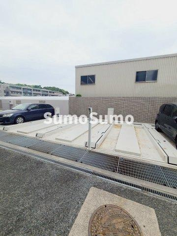 ロイヤルシャトー門戸の駐車場